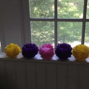 5 beautiful petal covered votives with tea lights.